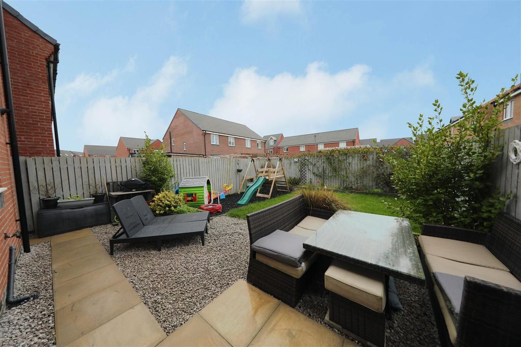 Property photo 3 of 17 Outside