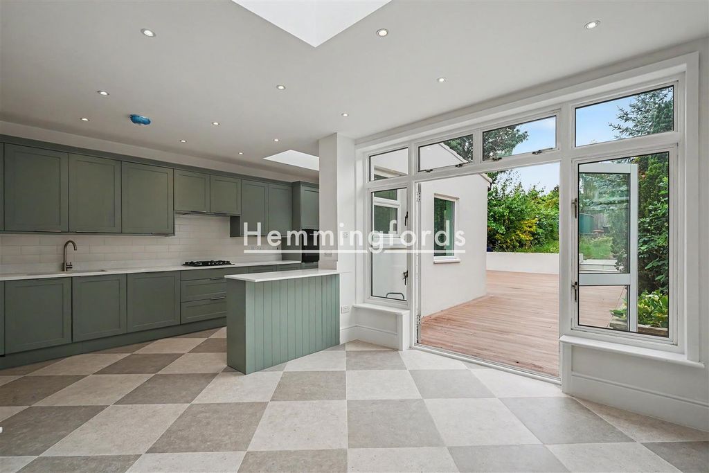 Property photo 2 of 15 Ulleswater Road N14-13.Jpg