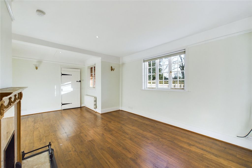 Property photo 3 of 32 Living Room