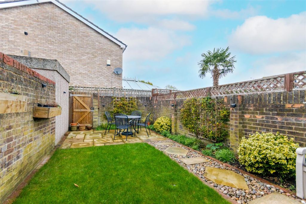 Property photo 2 of 19 Garden 2.Jpg