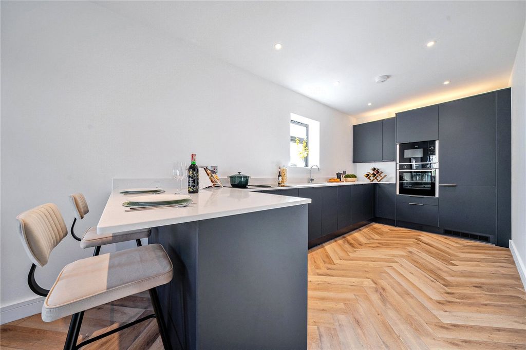 Property photo 2 of 13 Picture No. 12