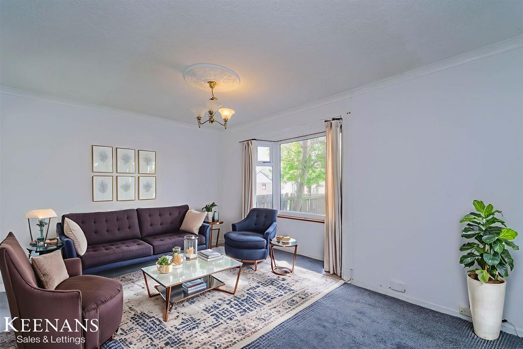 Property photo 1 of 27 Dsc01641 - Living Room - Modern - 2.Jpg