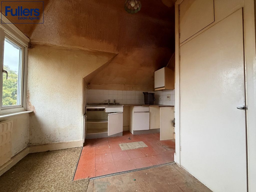 Property photo 3 of 6