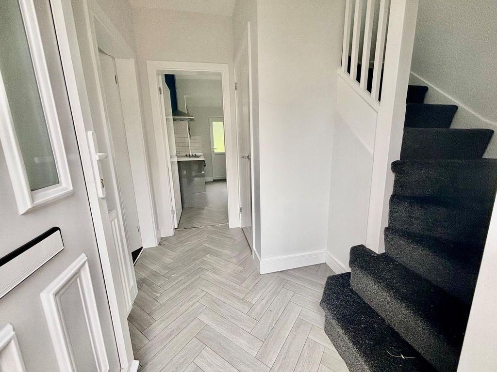 Property photo 2 of 16 130 Hartley Entranceway.Jpg