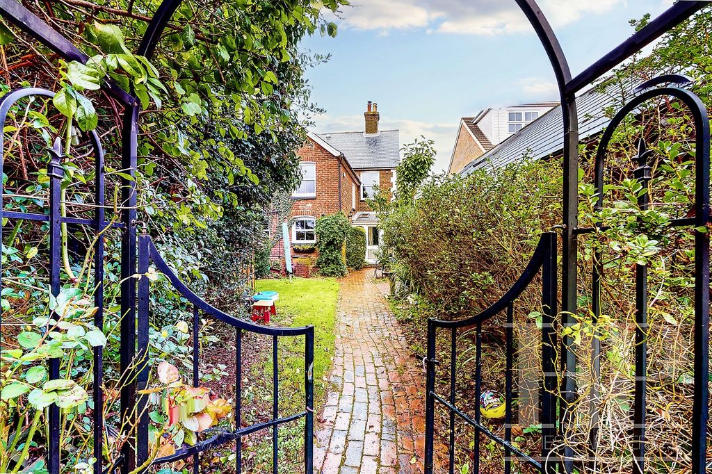 Property photo 3 of 33