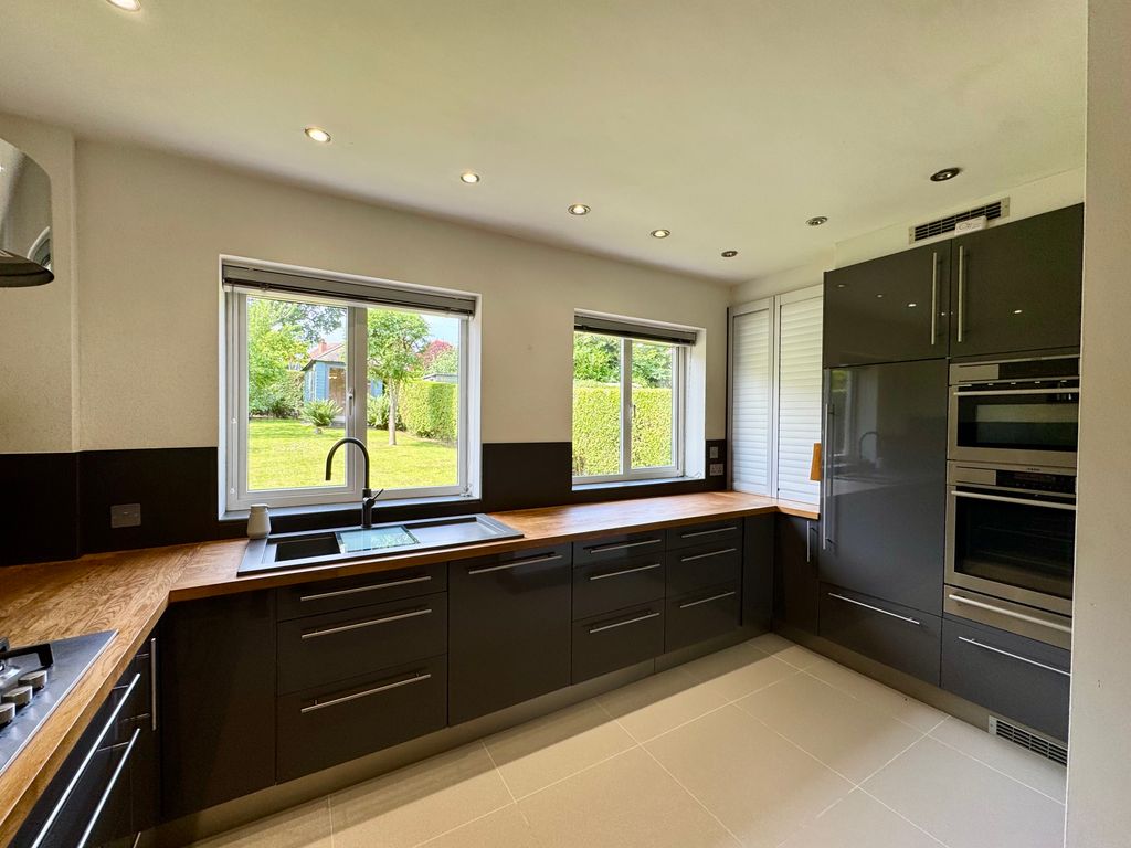 Property photo 3 of 26 Re-Fitted Kitchen