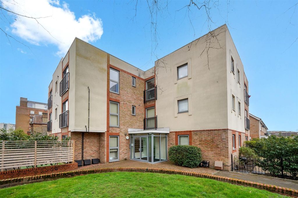 Property photo 1 of 15 Halcyon Place