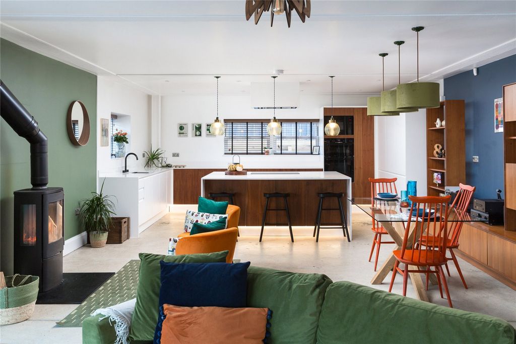 Property photo 1 of 24 Kitchen/Living