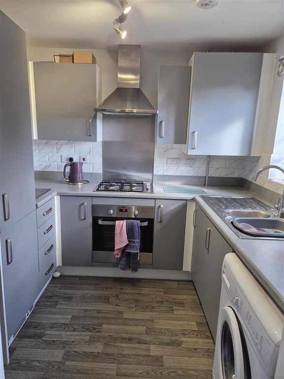 Property photo 3 of 18 Kitchen 2.Jpg