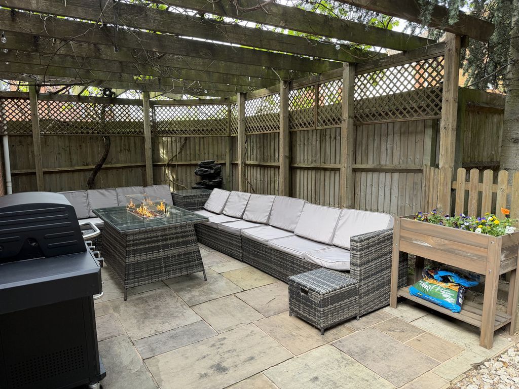 Property photo 2 of 27