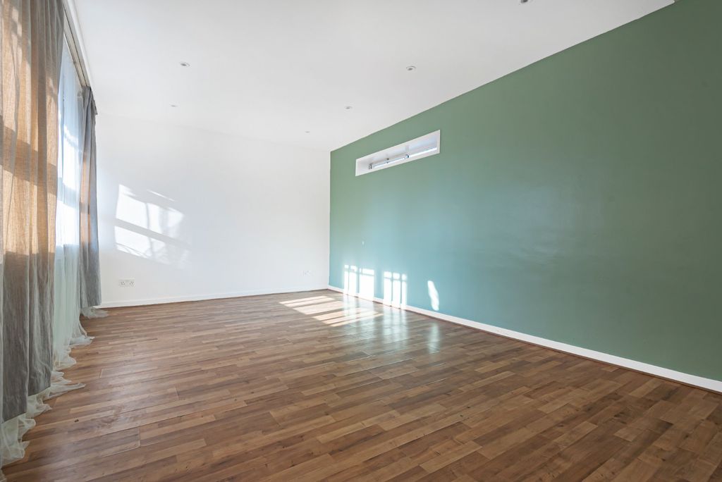 Property photo 2 of 6 Picture No. 03