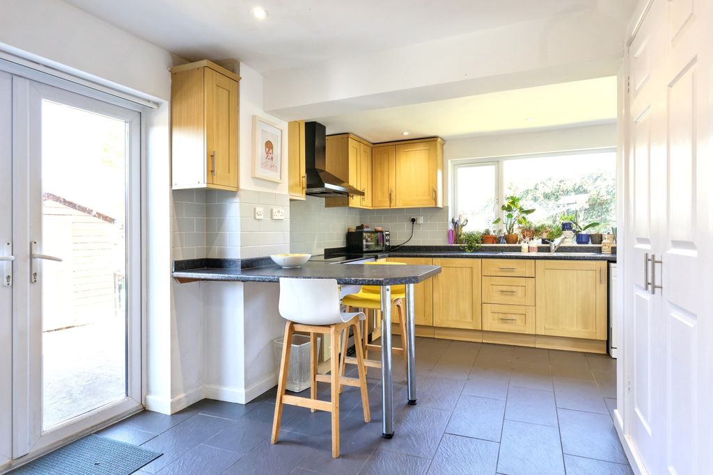 Property photo 3 of 19 Img_4418