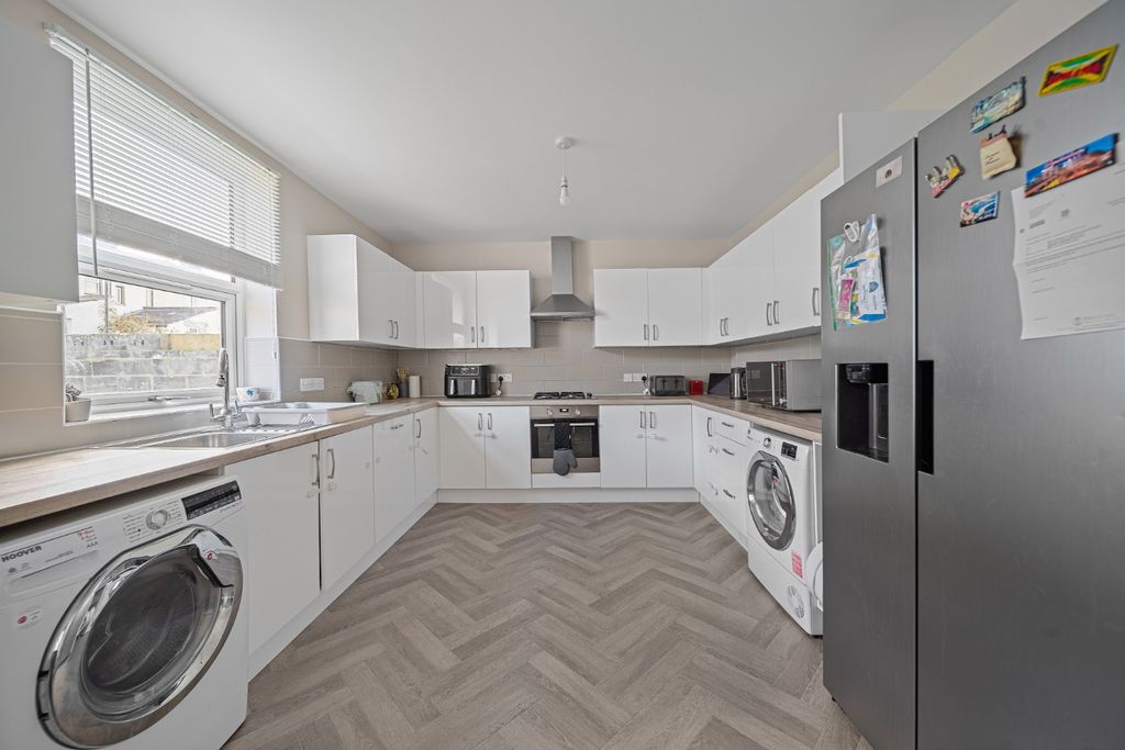 Property photo 3 of 22 4555115