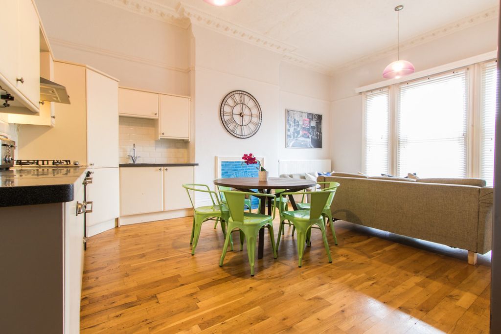 Property photo 1 of 7 F2.7Aws Dining