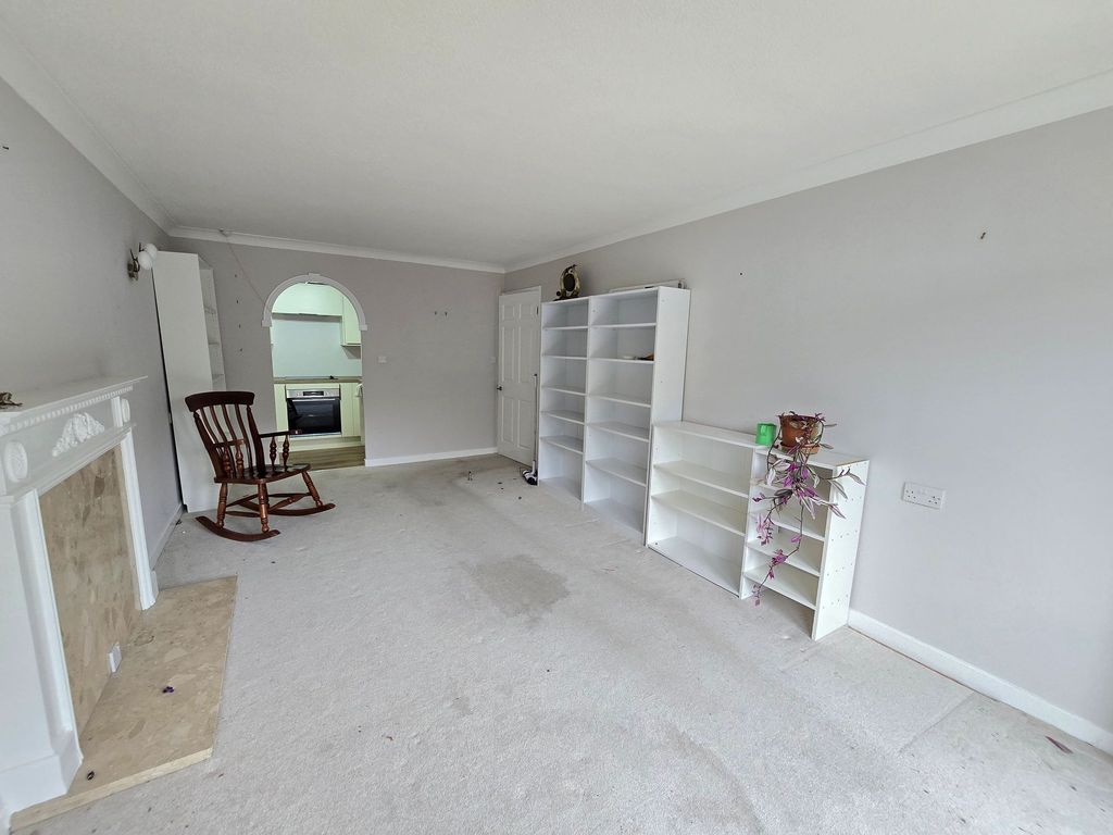 Property photo 3 of 12