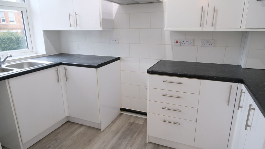 Property photo 3 of 6 Kitchen