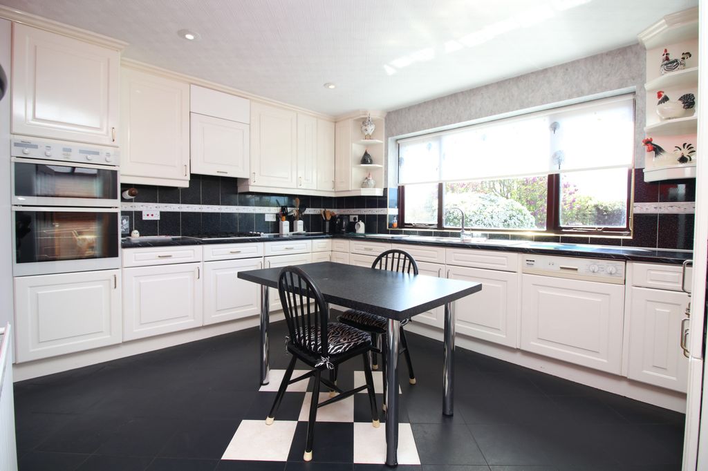Property photo 2 of 35