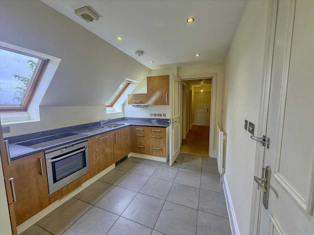Additional image 7 of 2 bed flat for saleTrafalger House, Fourth Avenue, Frinton On Sea CO13