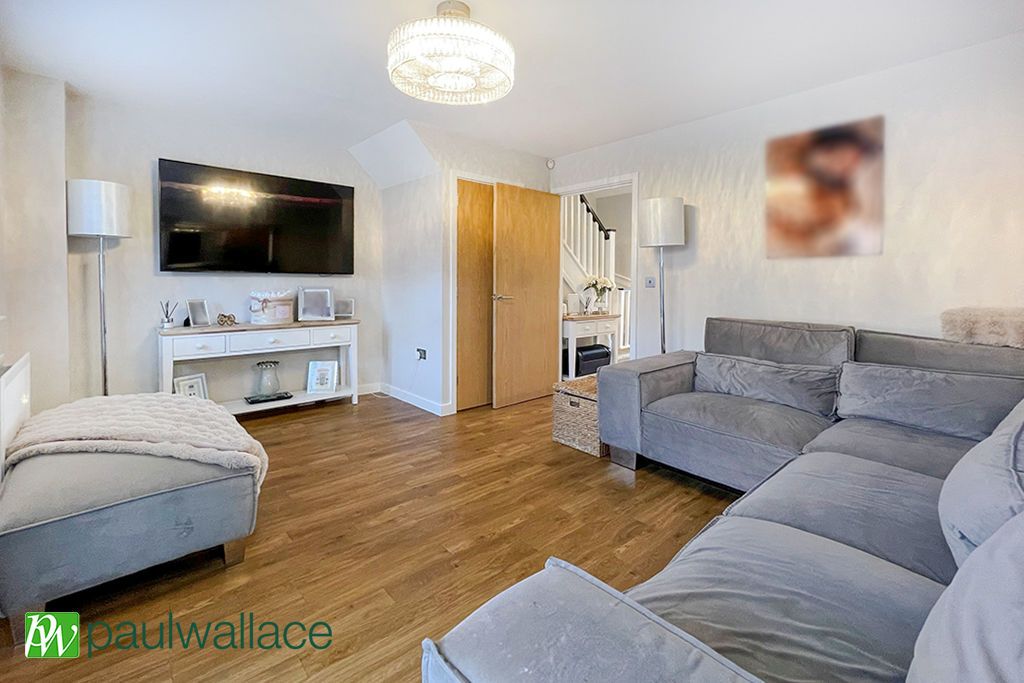 Property photo 2 of 18 Lounge