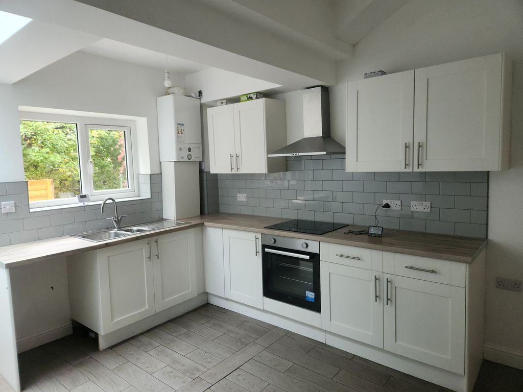 Property photo 1 of 8 2 Bed Terraced House To Rent Alverthorpe Road, Wakefield Wf2 9Pd