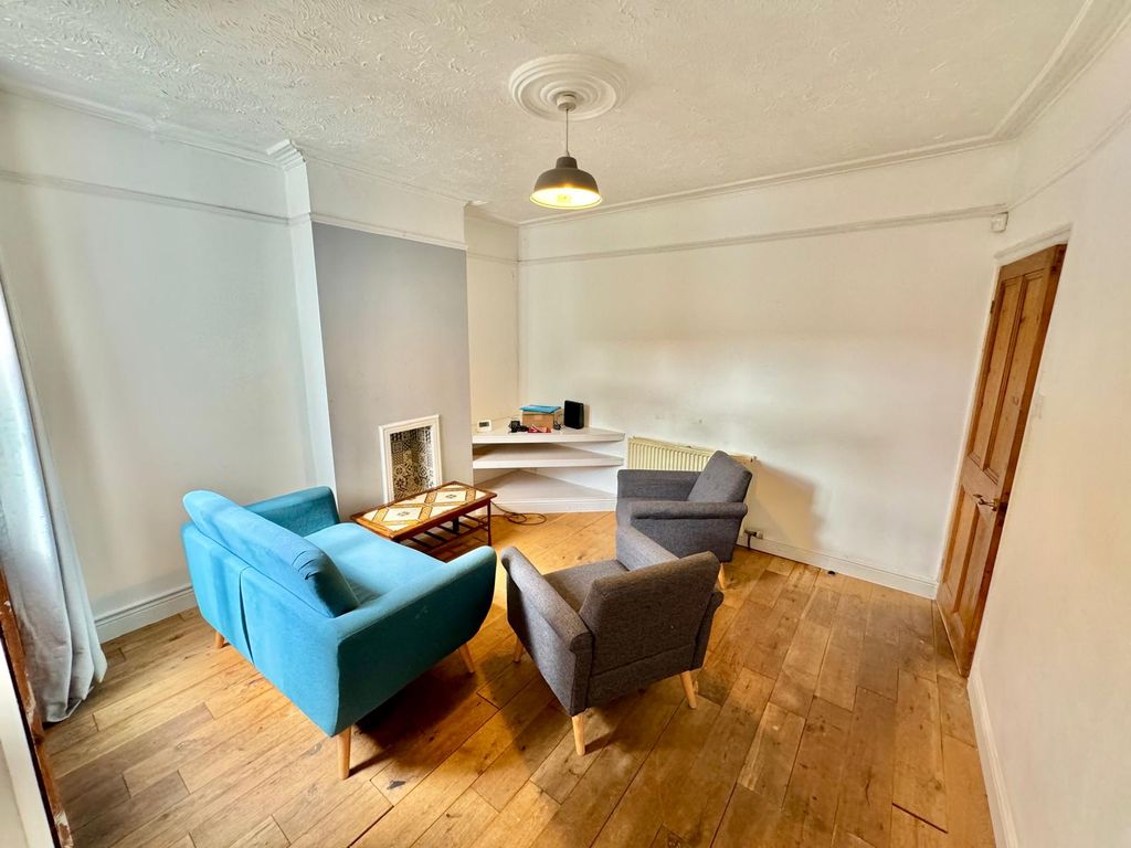 Property photo 3 of 19 Image