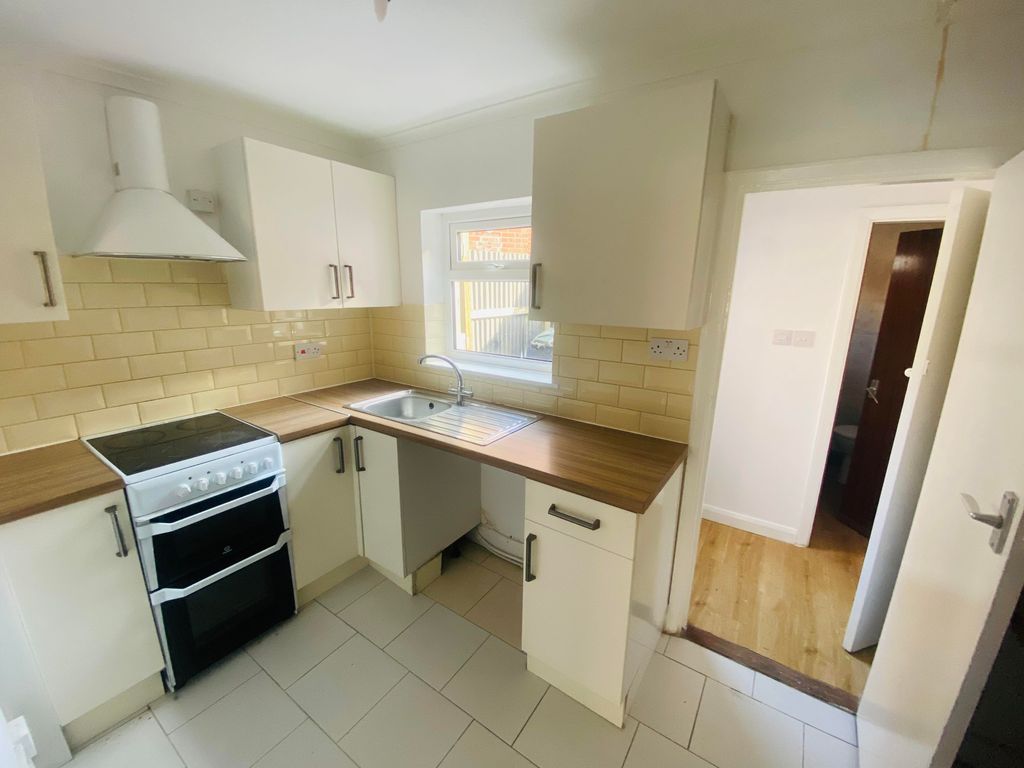 Property photo 2 of 6 Kitchen