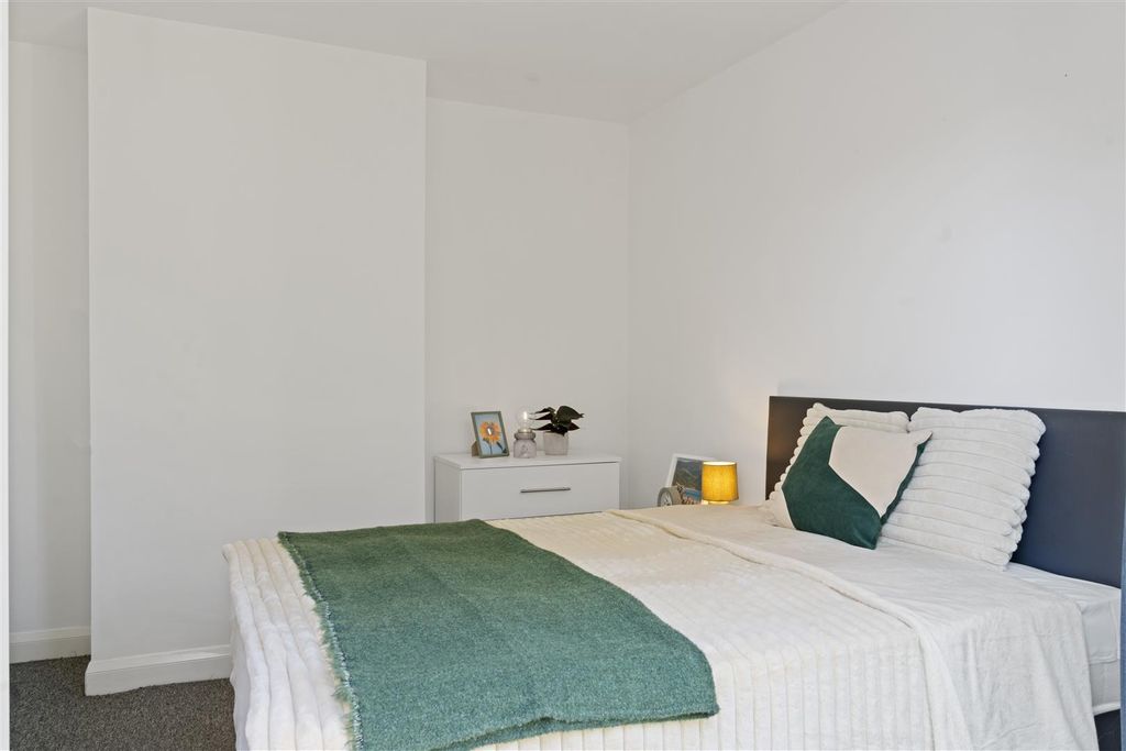 Property photo 2 of 20 Room 2