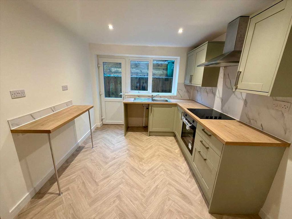 Property photo 2 of 19 Kitchen