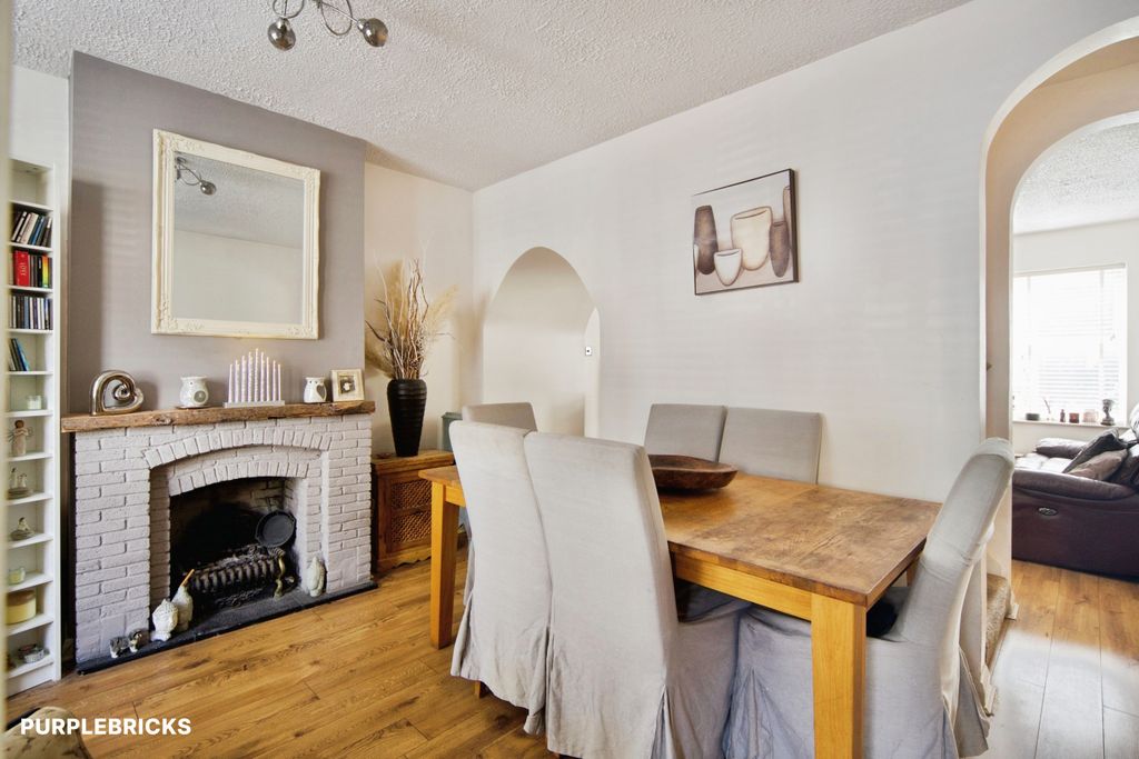 Property photo 2 of 17 Living / Dining Room