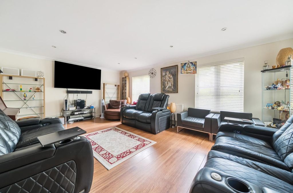 Property photo 2 of 24
