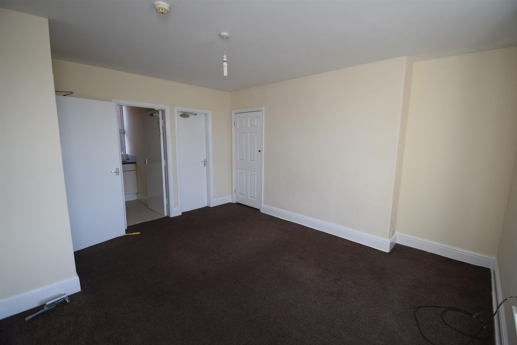 Property photo 3 of 8 Living Room