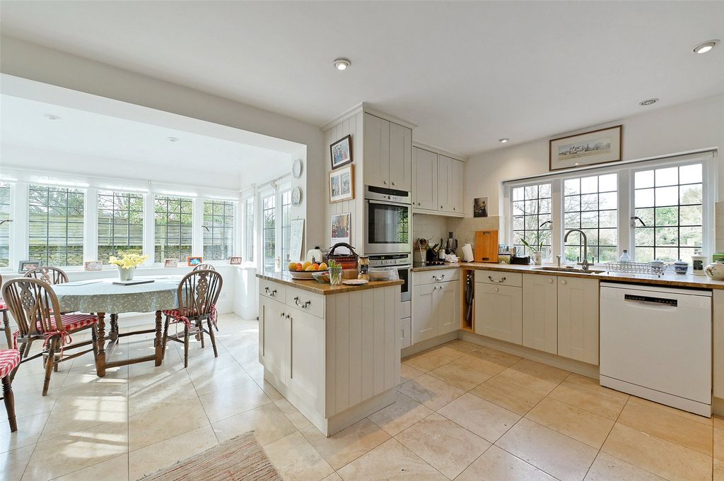 Property photo 2 of 14 Kitchen/Dining Room