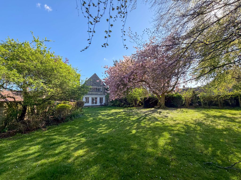 Property photo 2 of 29 Limetree9