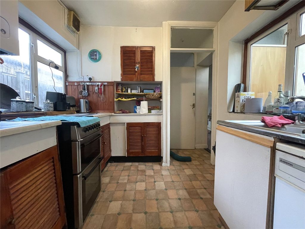 Property photo 3 of 9 Kitchen