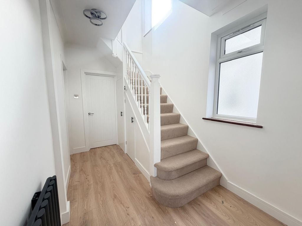 Property photo 2 of 20 Hallway 