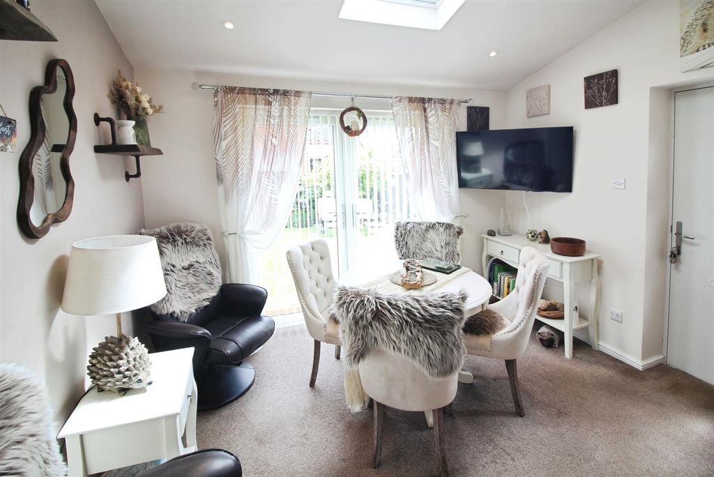 Property photo 3 of 16 Dining Area Extension