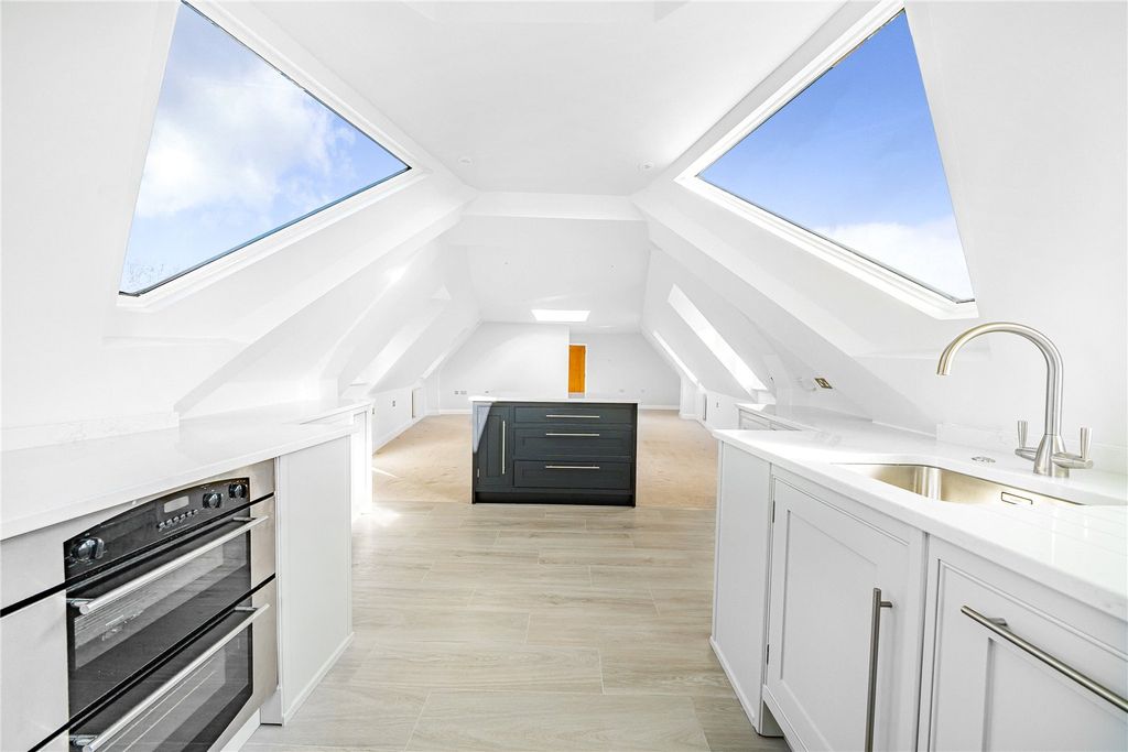 Property photo 2 of 10 Kitchen