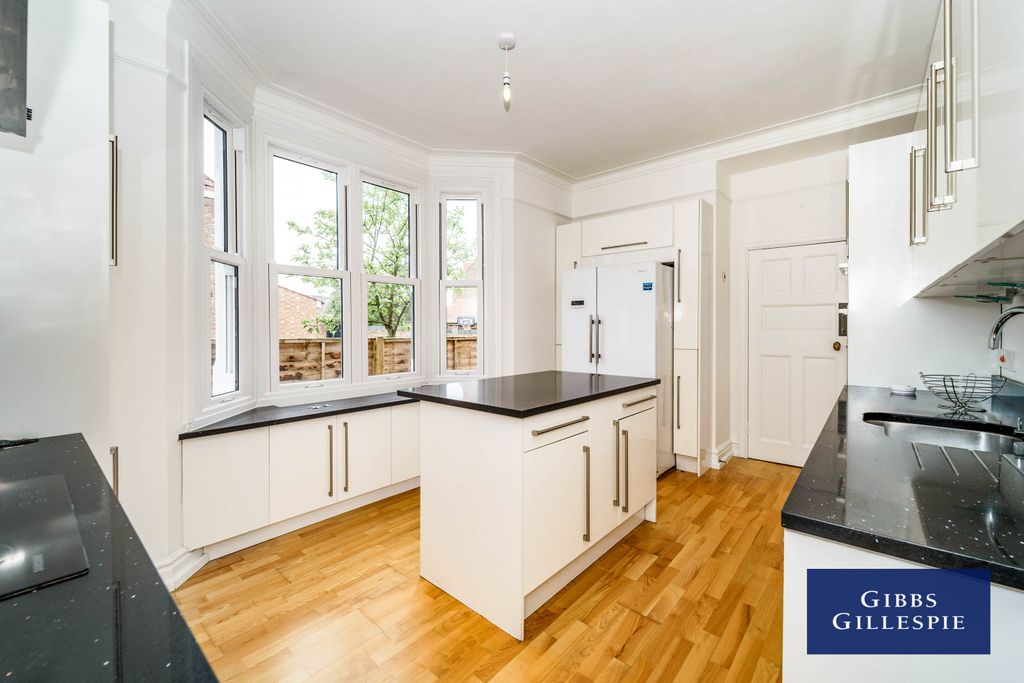 Property photo 1 of 10 Kitchen