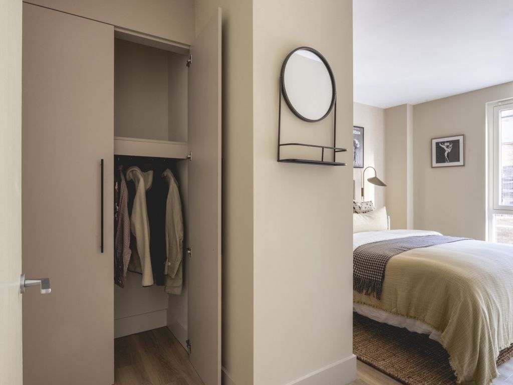Property photo 1 of 17 2 Bed Show Apt Be...