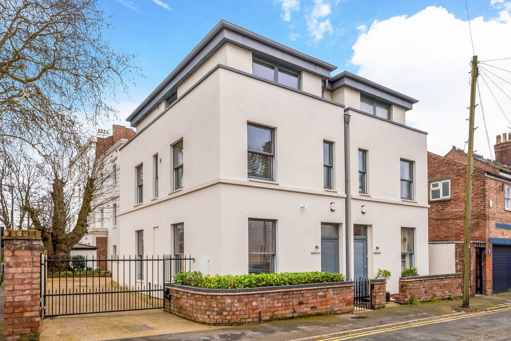 Property photo 2 of 30