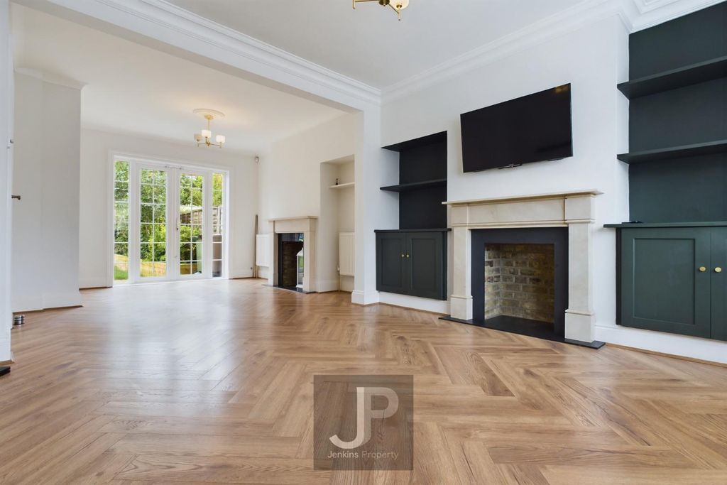 Property photo 3 of 24 Cam01632G0-Pr0136-Still015.Jpg