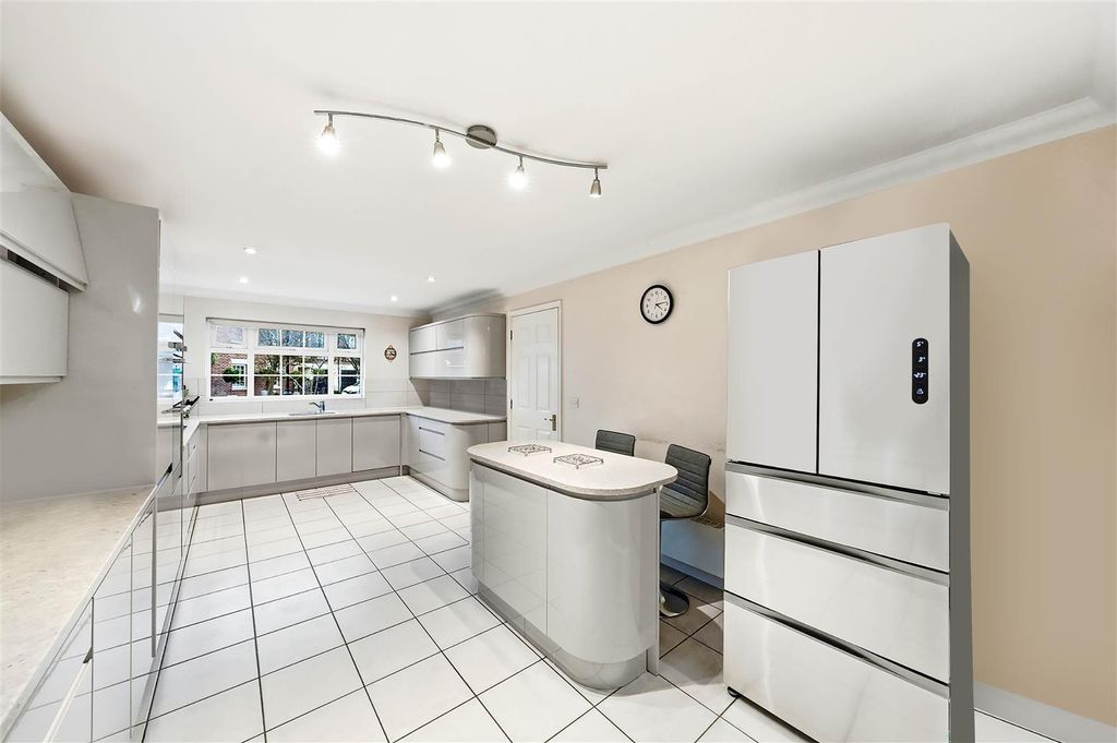 Property photo 2 of 34 Kitchen