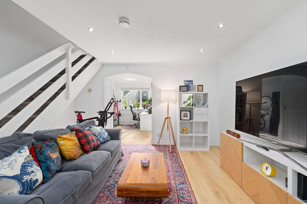 Property photo 3 of 16 63 Bishops Park 05