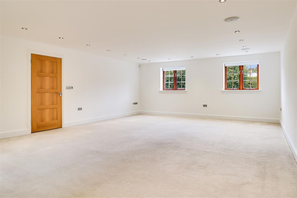Property photo 3 of 38 Img (24).Jpg