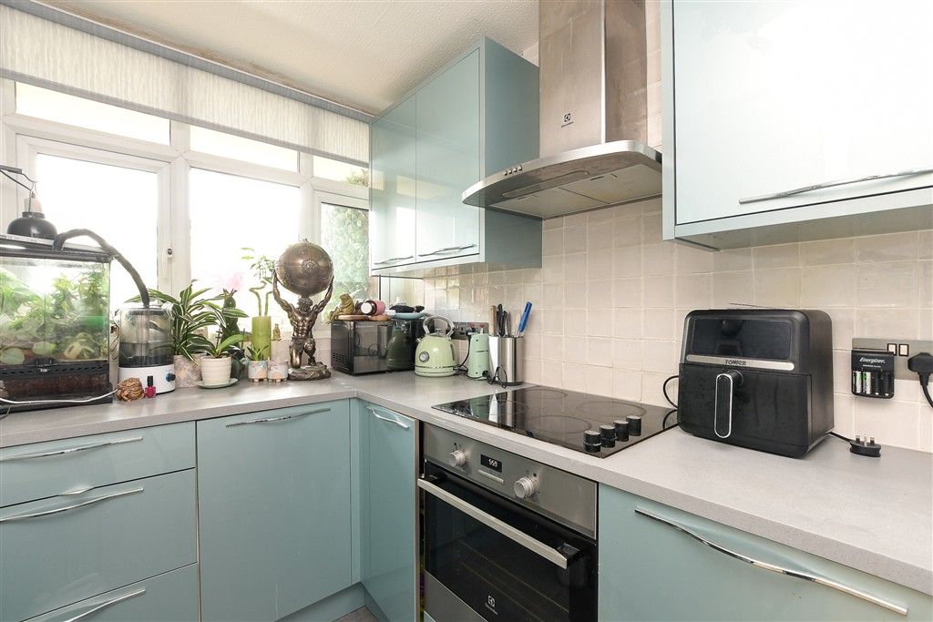 Property photo 3 of 8 Kitchen