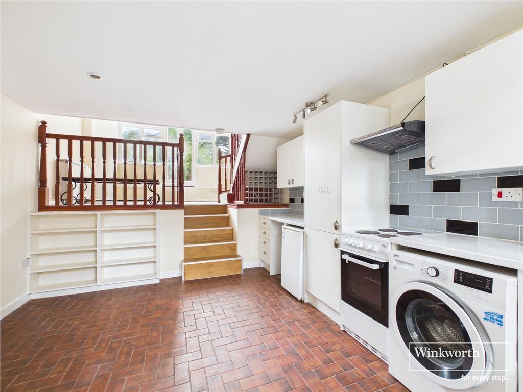 Property photo 2 of 11 Picture No. 15