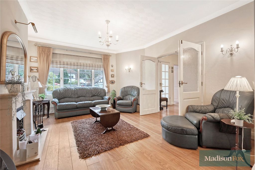 Property photo 2 of 28 Picture No. 11