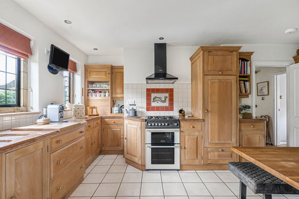 Property photo 2 of 21 Kitchen
