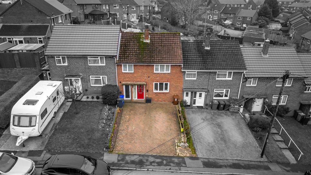 Property photo 2 of 30 Melbourne Avenue, Winshill (1).Jpg