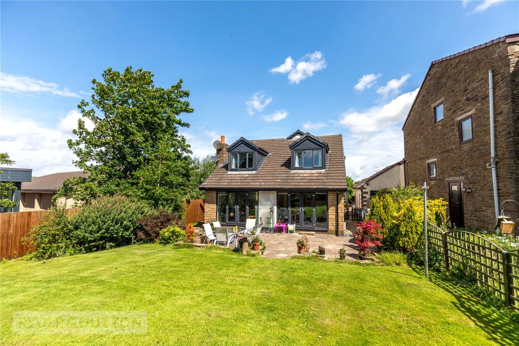 Property photo 1 of 43 Large Detached Home